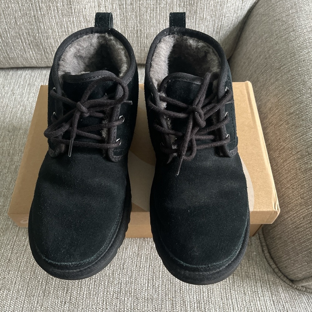 UGG Men's Neumel Chukka Boots | Sz: 9 | Color: Black | Gently worn